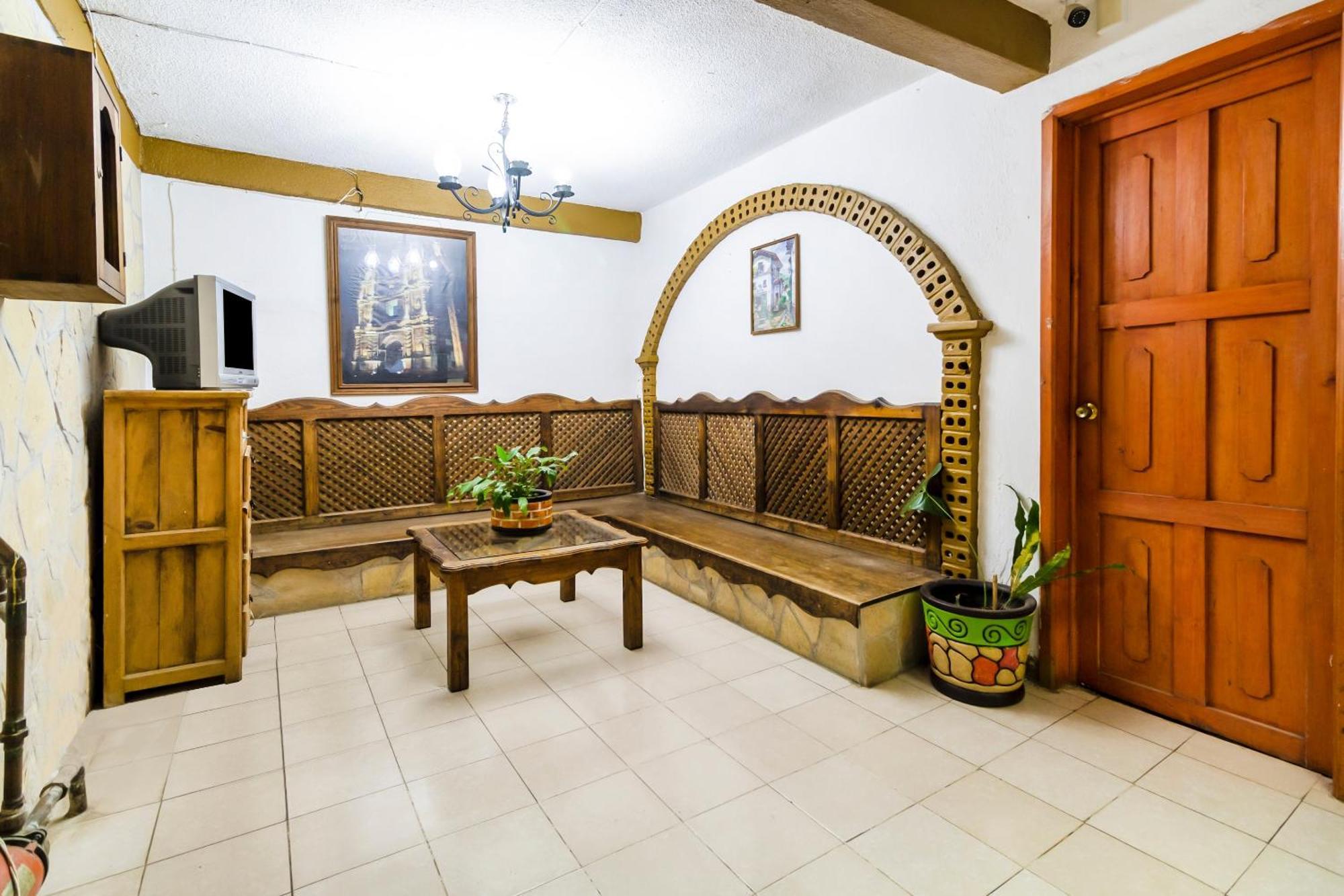 Oyo Hotel La Luna, Templo De Santo Domingo De Guzman San Cristóbal de Las Casas Exterior foto